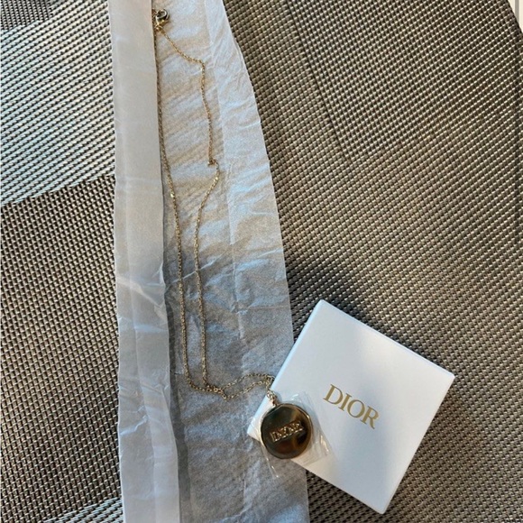 ❤️ Dior Perfumed Ceramic Medallion - Picture 5 of 11